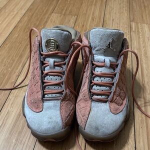 Nike Sneakers in Tan and Pink